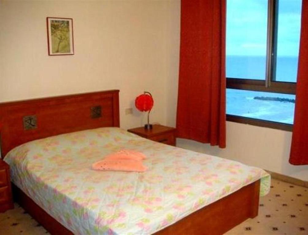 Apartments On The Beach Haifa Room photo